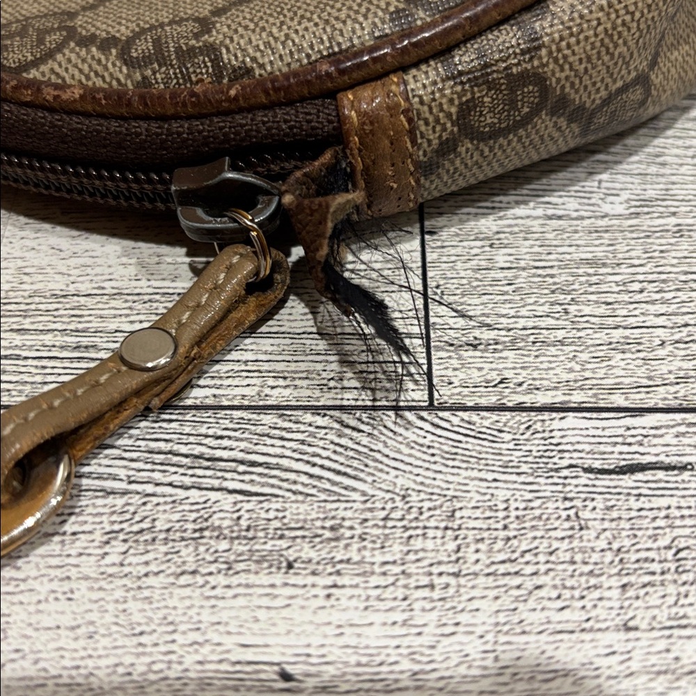 Gucci Beige and Brown Monogram Clutch - Picture 5 of 8